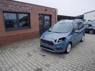 uszkodzony samochody osobowe Ford Tourneo Courier TITANIUM 2019/3