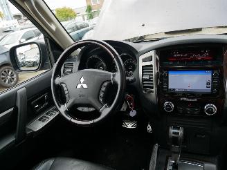 Mitsubishi Pajero 3.2 DI-D  PANORAMADAK LEER XENON AWD 7 PERSOONS picture 18