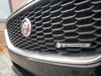 Jaguar XE R DYNAMIC MOTORSCHADE picture 6