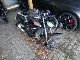 krockskadad bil motor Triumph Street Triple RS 2024/5