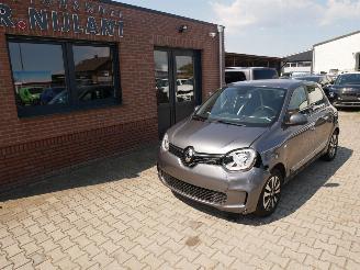 Damaged car Renault Twingo INTENS 2021/11