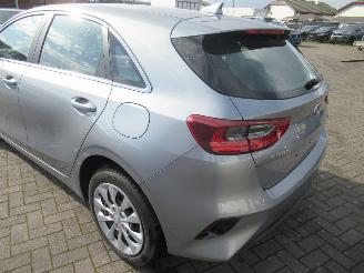 Unfallwagen Kia Ceed 1.6D-mHYBRID   DynamicPlus-Line  Airco Navi Camera  24.500KM!! 2021/9