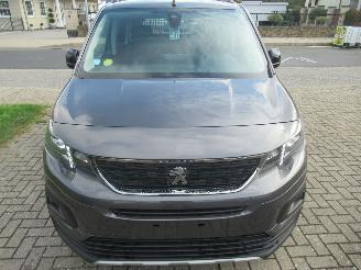 Damaged car Peugeot Rifter 1.5D 100 ALLURE 5-Zits Airco Navi CruiseControl Pdc.... 2023/6