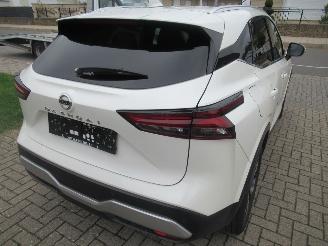 Schadeauto Nissan Qashqai 1.3DIG-T140pk MildHybrid Climatronic Navi Panorama-D Camera Keyless-Go 2022/10