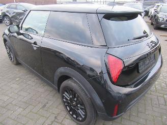 Schadeauto Mini Cooper Cooper C 1.5 Aut. 7.817km!! Climatronic HalfLeer Navi Camera Panorama-D Head-Up Stoel/Stuur-Verwarming... 2024/12