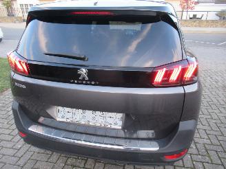 krockskadad bil auto Peugeot 5008 Puretech 130 Allure 7-Zits Climatronic HalfLeer Navi Camera ..... 2023/4