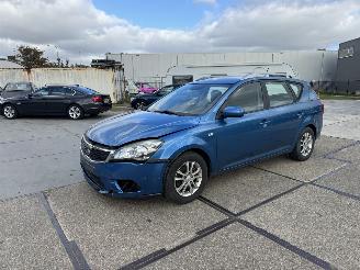 Unfallwagen Kia Cee d 1.6 CVVT X-tra Sporty Wagon 2010/1