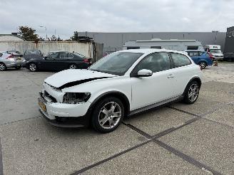 uszkodzony samochody osobowe Volvo C-30 1.8 SPORT 2008/9