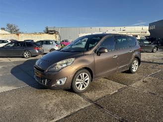 krockskadad bil auto Renault Grand-scenic 2.0 Aut. Privilege 2009/7