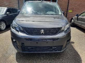 škoda osobní automobily Peugeot Partner 1.2 110Pk Partner Premium 2x schuifdeuren & Achter deuren PDC Voor & Achter 2023/12