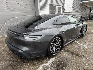 Porsche Taycan 4S Performance voll auto start en rijd picture 4