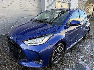 krockskadad bil auto Toyota  Yaris 1.5-l-VVT-i Hybrid CVT Luxury fahrbereit 2021/8