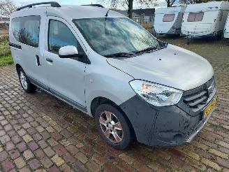 Unfallwagen Dacia Dokker 1.2 Laureante + apk 2015/2