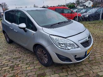 Unfallwagen Opel Meriva 1.4 Turbo Cosmo weinig km 2013/9