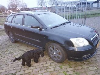 Damaged car Toyota Avensis 2.0 benzine + Apk 2005/3