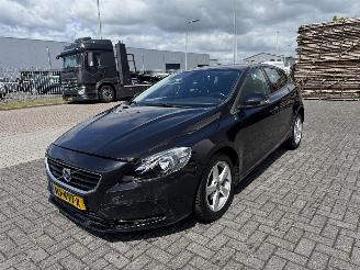 Damaged car Volvo V-40 2.0 D2 R-Design 2015/12