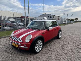 Damaged car Mini Cooper 1.6 Chilli 85kw AIRCO 2002/7