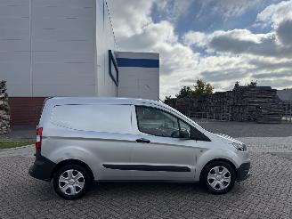 Ford Transit Courier Van  picture 5