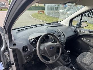 Ford Transit Courier Van  picture 11