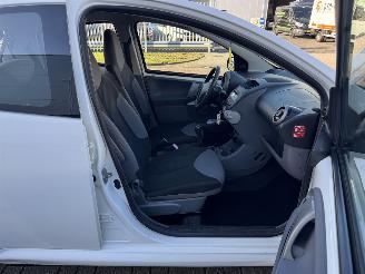 Peugeot 107 1.0 12V XR AIRCO picture 13