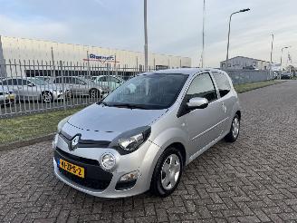 Vaurioauto  passenger cars Renault Twingo 1.2 16V Collection AIRCO 2013/1