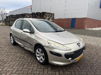 Peugeot 307 2.0 16V AUTOMAAT picture 4