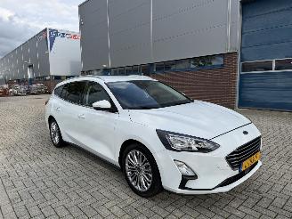 Voiture accidenté Ford Focus 1.0 Hybrid Titanium X 92kw Clima - Navi 2021/6