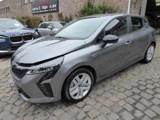 Schadeauto Renault Clio Evolution Hybrid 2024/12