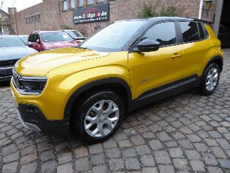 Schadeauto Jeep Avenger Summit Electric 2024/1