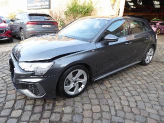 krockskadad bil auto Audi A3 Sportback S Line 2023/11