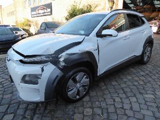 Coche accidentado Hyundai Kona SKY Elektro 2WD 2019/7