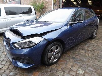 Voiture accidenté BMW 1-serie 116 d Advantage 2023/3