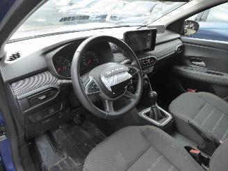 Dacia Sandero Expression picture 10