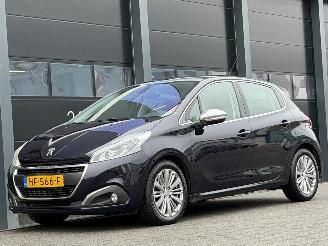 occasion passenger cars Peugeot 208 1.6 BlueHDi Executive Pano Camera Clima 2015/10