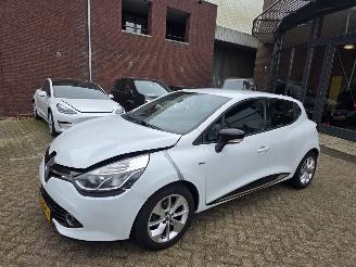 uszkodzony samochody osobowe Renault Clio 0.9 TCe 2015/12