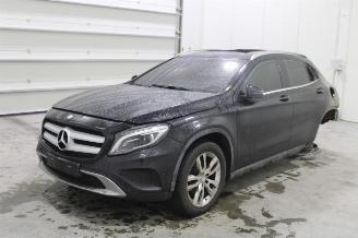 Coche siniestrado Mercedes GLA 200 2015/1