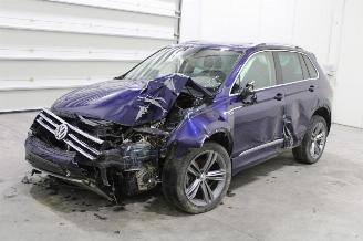 uszkodzony samochody osobowe Volkswagen Tiguan  2017/12