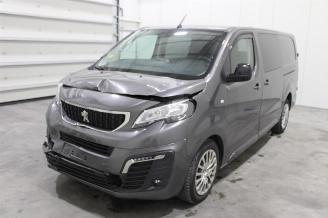 krockskadad bil auto Peugeot Expert  2022/3