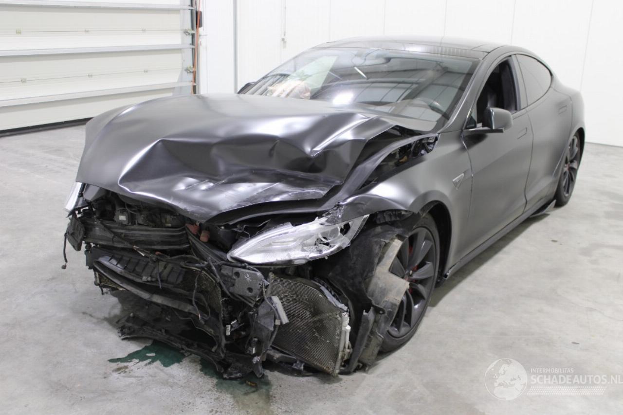 Tesla Model S 