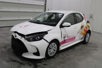krockskadad bil auto Toyota Yaris  2023/6