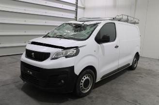 krockskadad bil auto Peugeot Expert  2024/7
