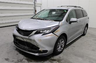 krockskadad bil auto Toyota Sienna  2021/4