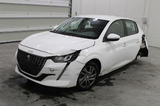 Damaged car Peugeot 208  2022/4