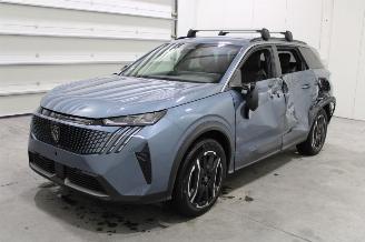 damaged passenger cars Peugeot 5008  2025/2