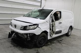 damaged passenger cars Peugeot Partner  2025/1