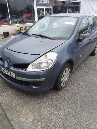Vaurioauto  passenger cars Renault Clio  2006/6