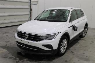 damaged passenger cars Volkswagen Tiguan  2021/5