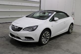 krockskadad bil auto Opel Cascada  2018/2