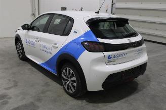 Peugeot 208  picture 4