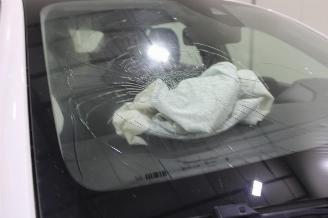 Peugeot 208  picture 9